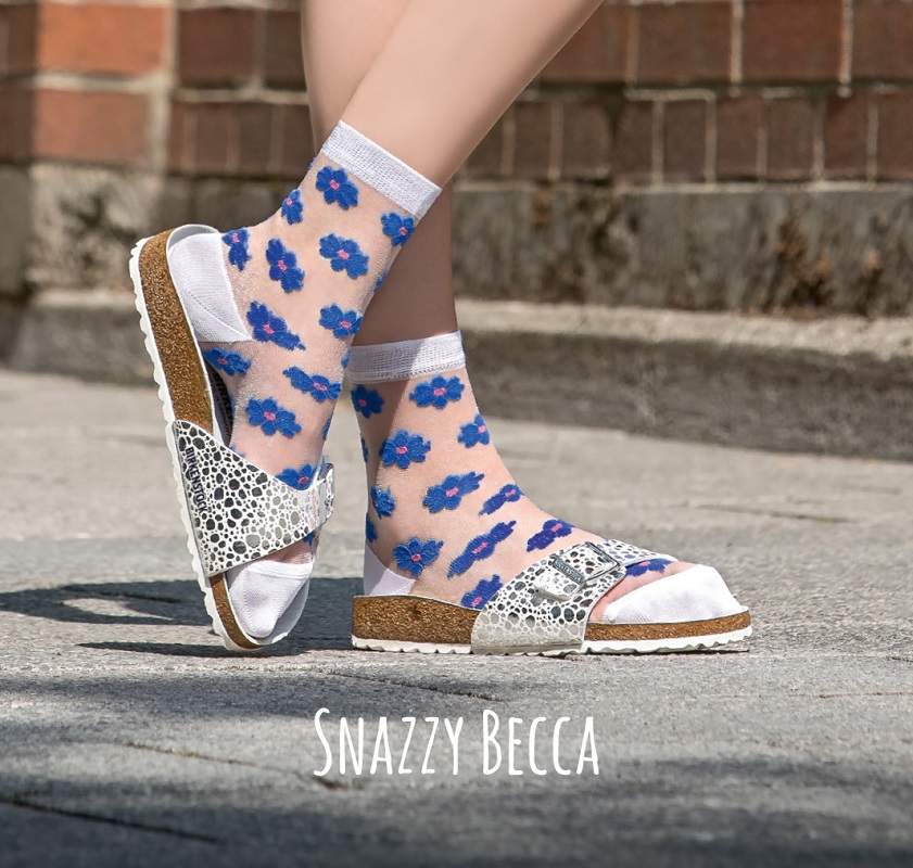 Snazzy Becca white/blue: transparente Socken mit Margariten -2H2H