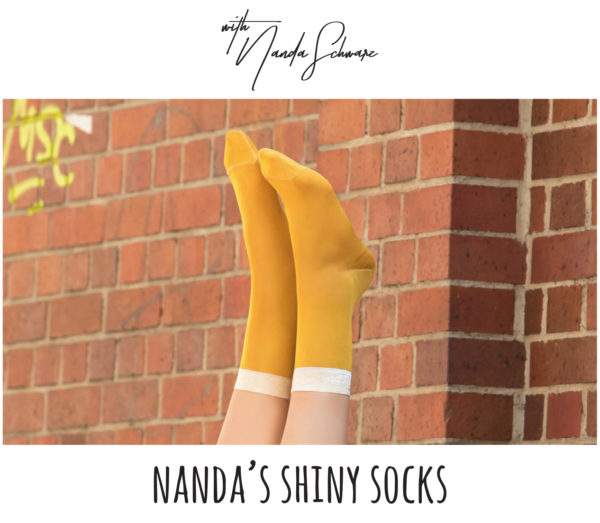 Nanda's Shiny Socks maisgelb